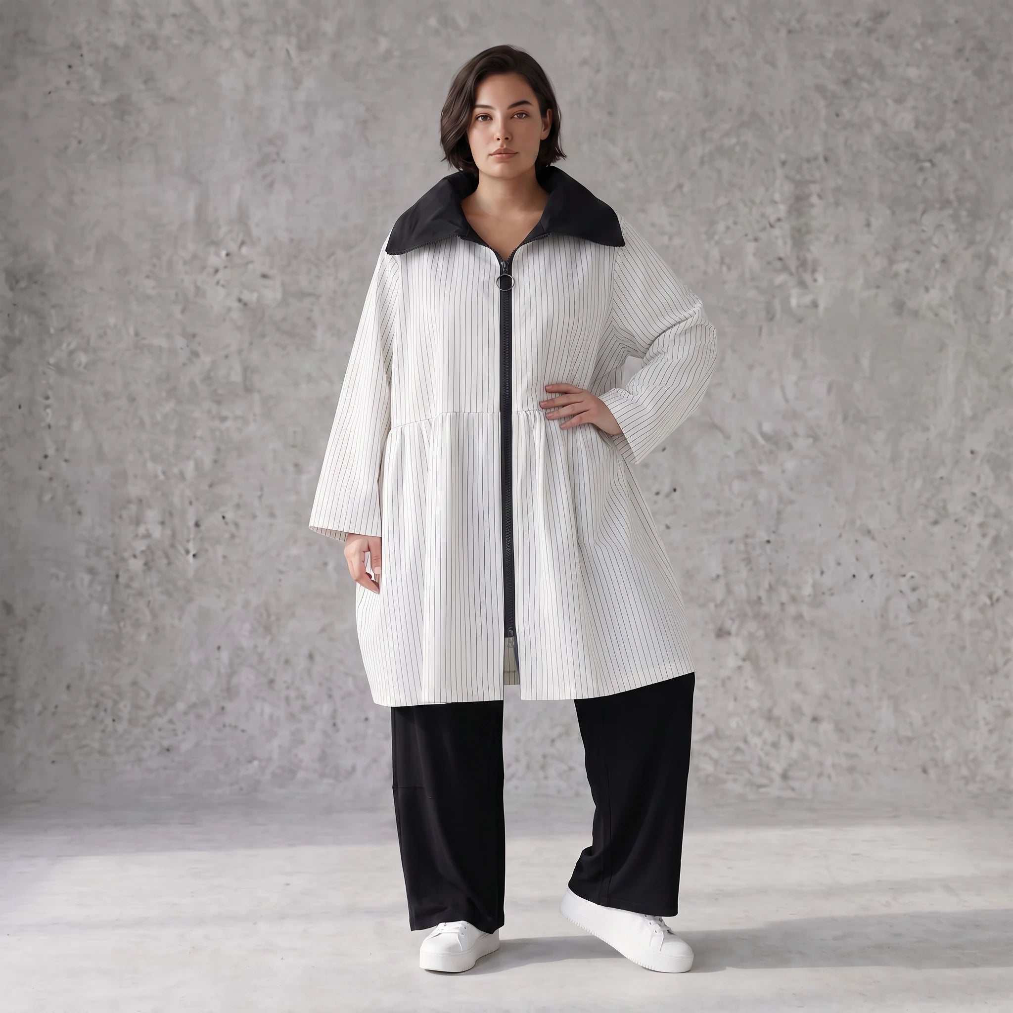 Elegante Ballonjacke aus fließendem Bengaline Stretch mit Hemdkragen in Schwarz und Weiß