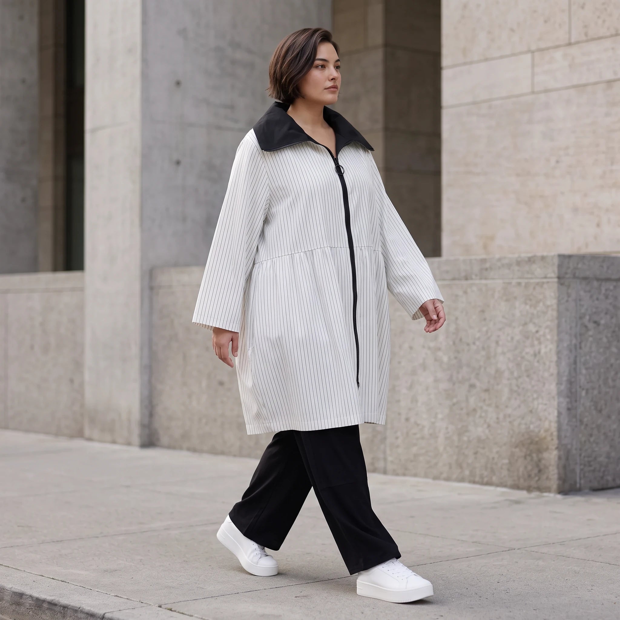 Elegante Ballonjacke aus fließendem Bengaline Stretch mit Hemdkragen in Schwarz und Weiß
