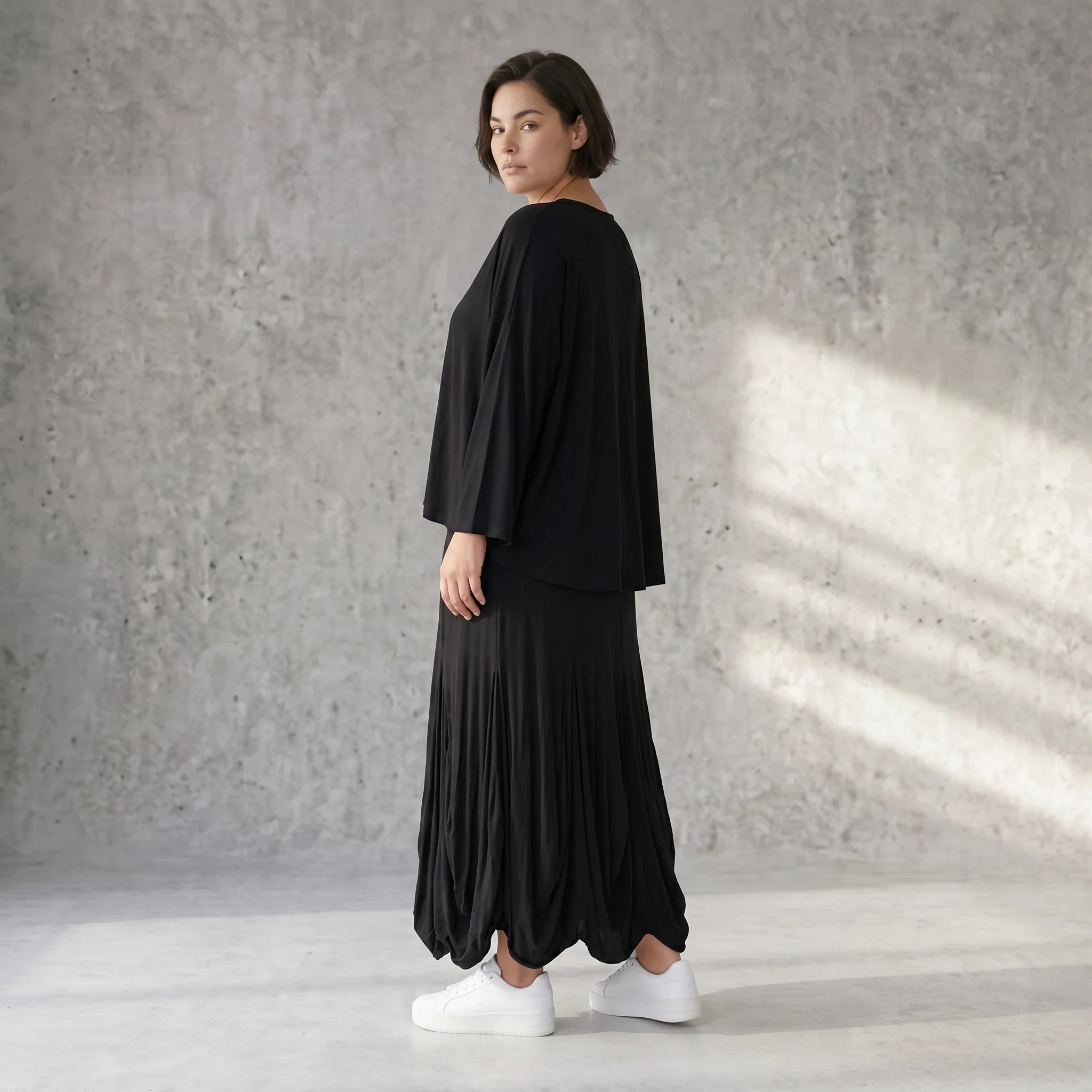 Femininer Ballonrock aus Stretch Jersey in Schwarz mit dehnbarem Bund und viel Volumen