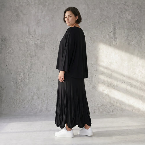 Femininer Ballonrock aus Stretch Jersey in Schwarz mit dehnbarem Bund und viel Volumen