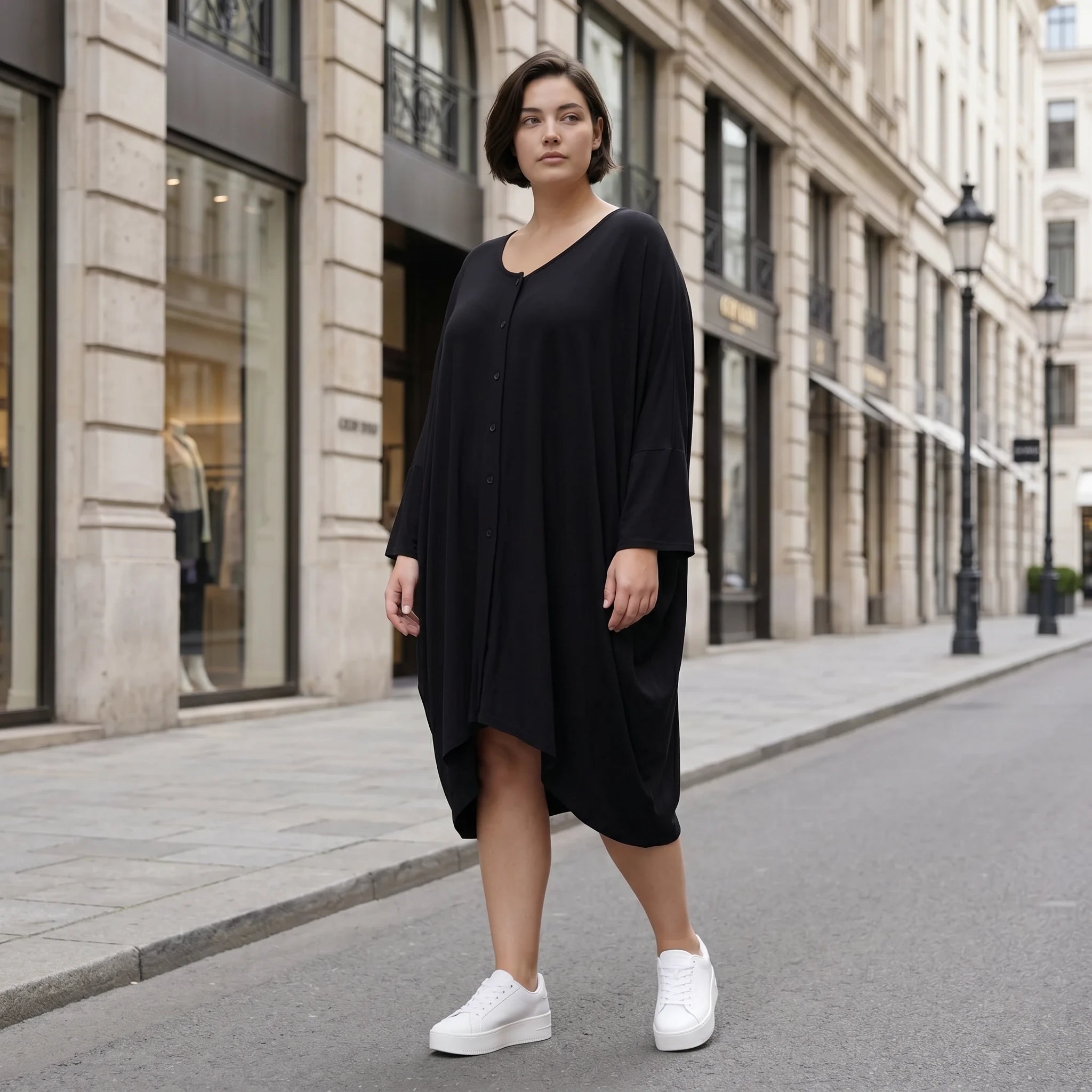 Fließende Ballonjacke aus schwarzem Stretchjersey mit Knopfverschluss und Seitentaschen