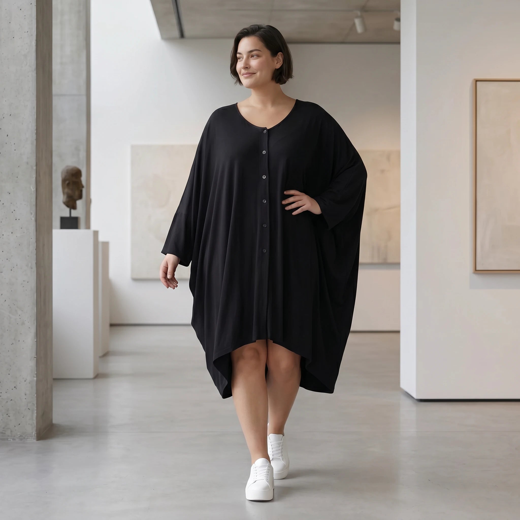 Fließende Ballonjacke aus schwarzem Stretchjersey mit Knopfverschluss und Seitentaschen
