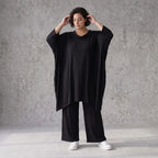 Fließendes Shirt aus Viskose Jersey in Schwarz mit Volantärmeln und A-Linie Silhouette