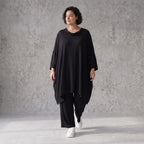 Fließendes Shirt aus Viskose Jersey in Schwarz mit Volantärmeln und A-Linie Silhouette