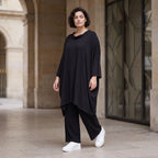 Fließendes Shirt aus Viskose Jersey in Schwarz mit Volantärmeln und A-Linie Silhouette