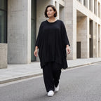 Fließendes Shirt aus Viskose Jersey in Schwarz mit Volantärmeln und A-Linie Silhouette
