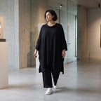 Fließendes Shirt aus Viskose Jersey in Schwarz mit Volantärmeln und A-Linie Silhouette