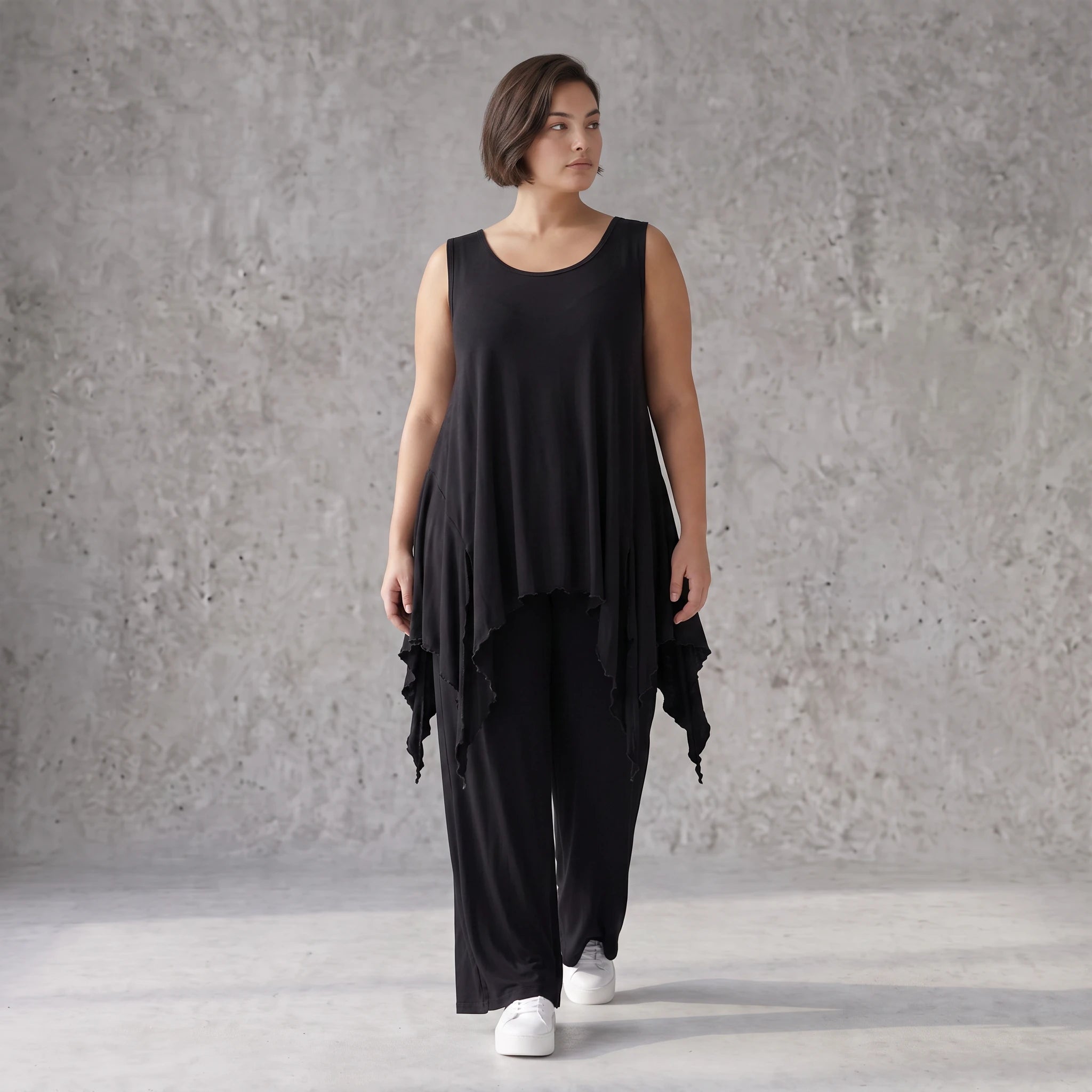 Ärmelloses Zipfeltop aus weichem schwarzem Viskose Stretch Jersey mit Rundhalsausschnitt