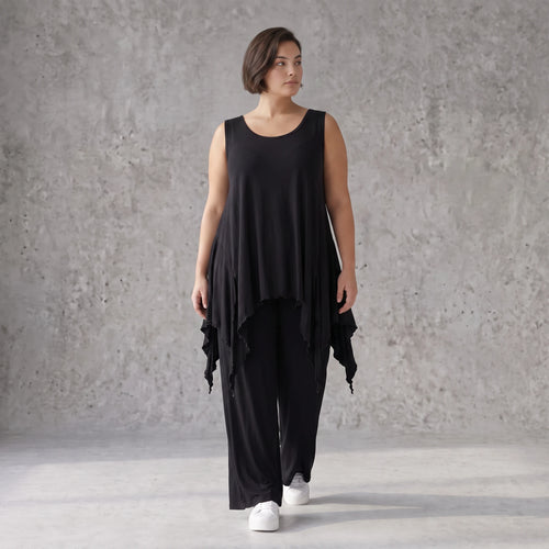 Ärmelloses Zipfeltop aus weichem schwarzem Viskose Stretch Jersey mit Rundhalsausschnitt