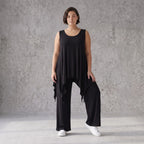 Ärmelloses Zipfeltop aus weichem schwarzem Viskose Stretch Jersey mit Rundhalsausschnitt