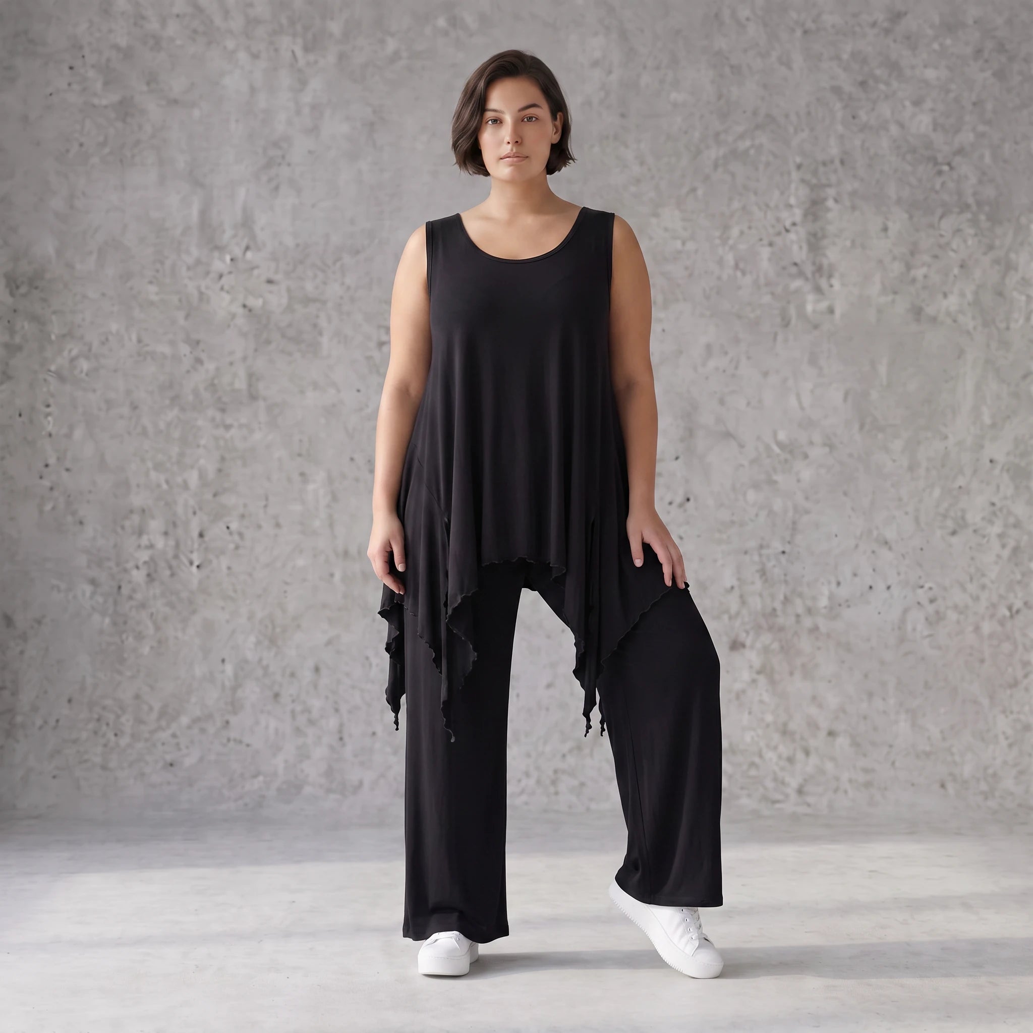 Ärmelloses Zipfeltop aus weichem schwarzem Viskose Stretch Jersey mit Rundhalsausschnitt