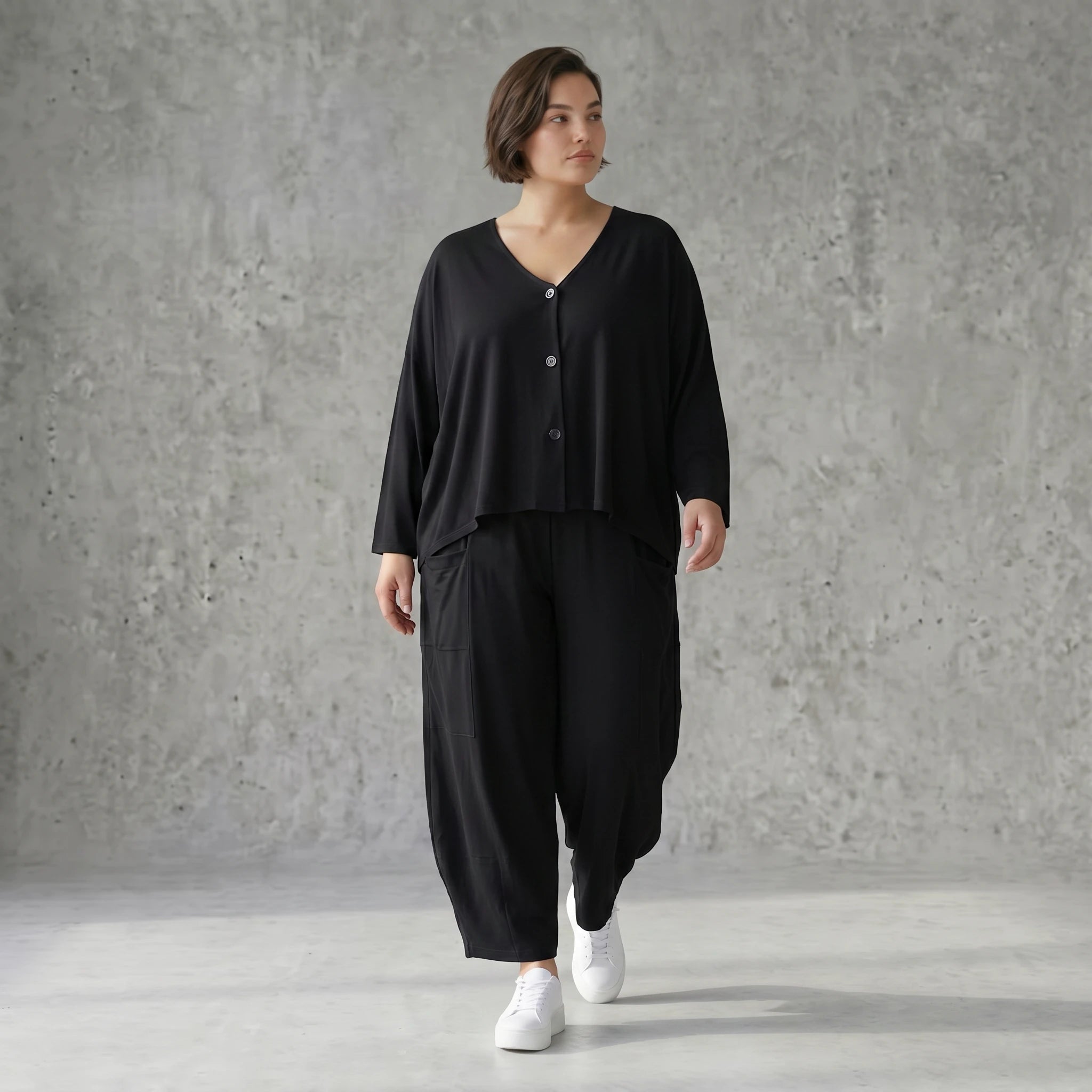 Ballonhose aus weichem Viskose Jersey in tiefem Schwarz mit elastischem Bund und Taschen