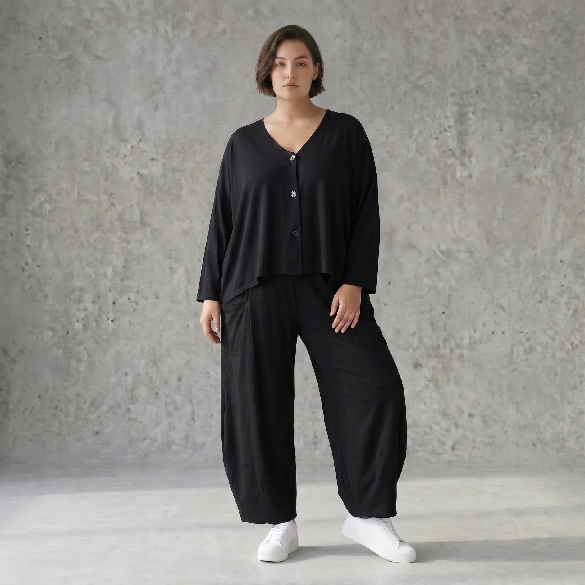 Ballonhose aus weichem Viskose Jersey in tiefem Schwarz mit elastischem Bund und Taschen