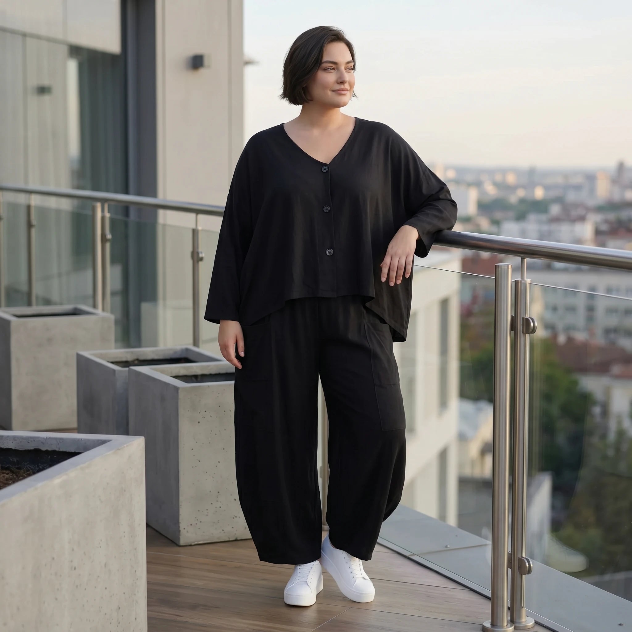 Ballonhose aus weichem Viskose Jersey in tiefem Schwarz mit elastischem Bund und Taschen