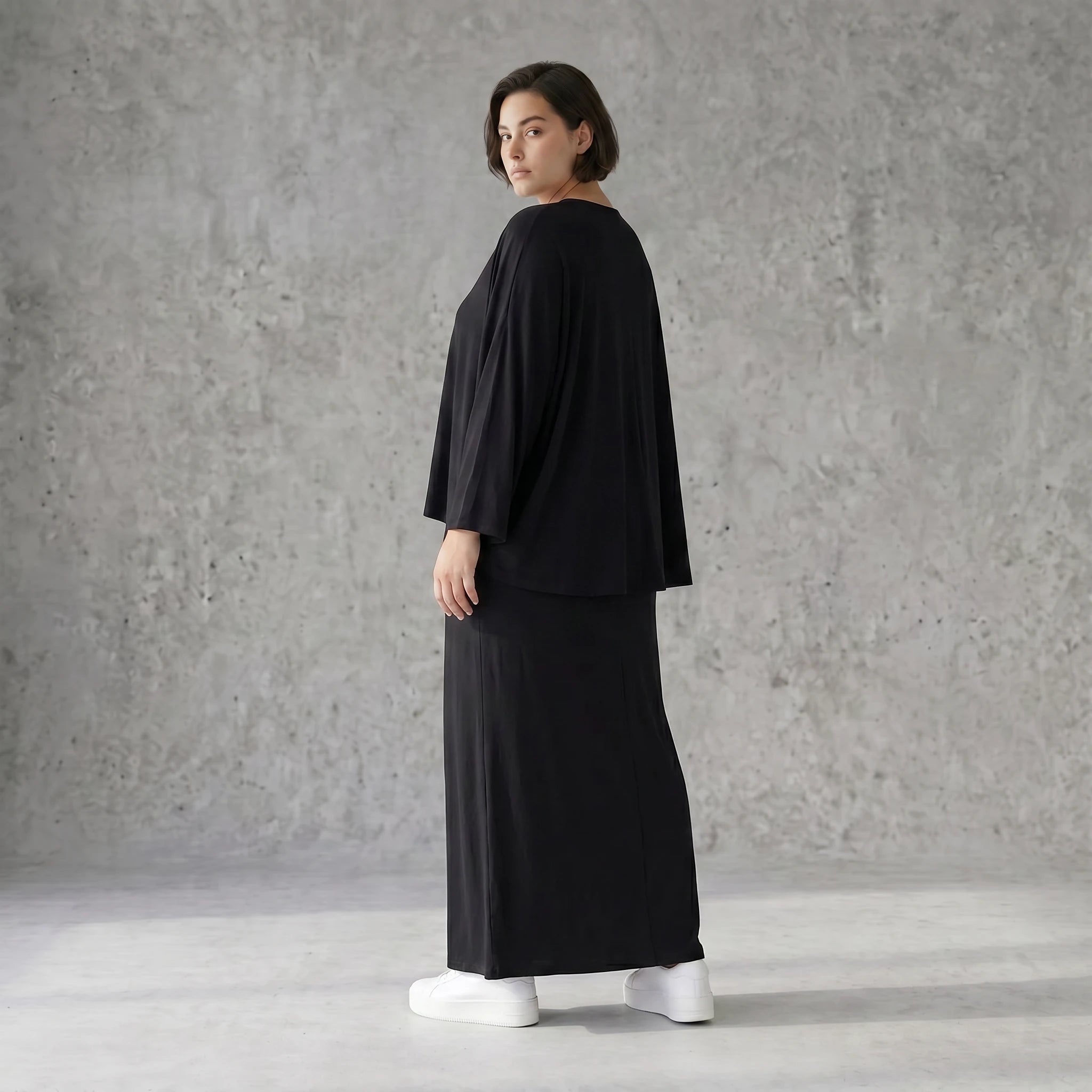 Eleganter Maxirock aus Jersey in klassischem Schwarz mit Saumschlitz und elastischem Bund