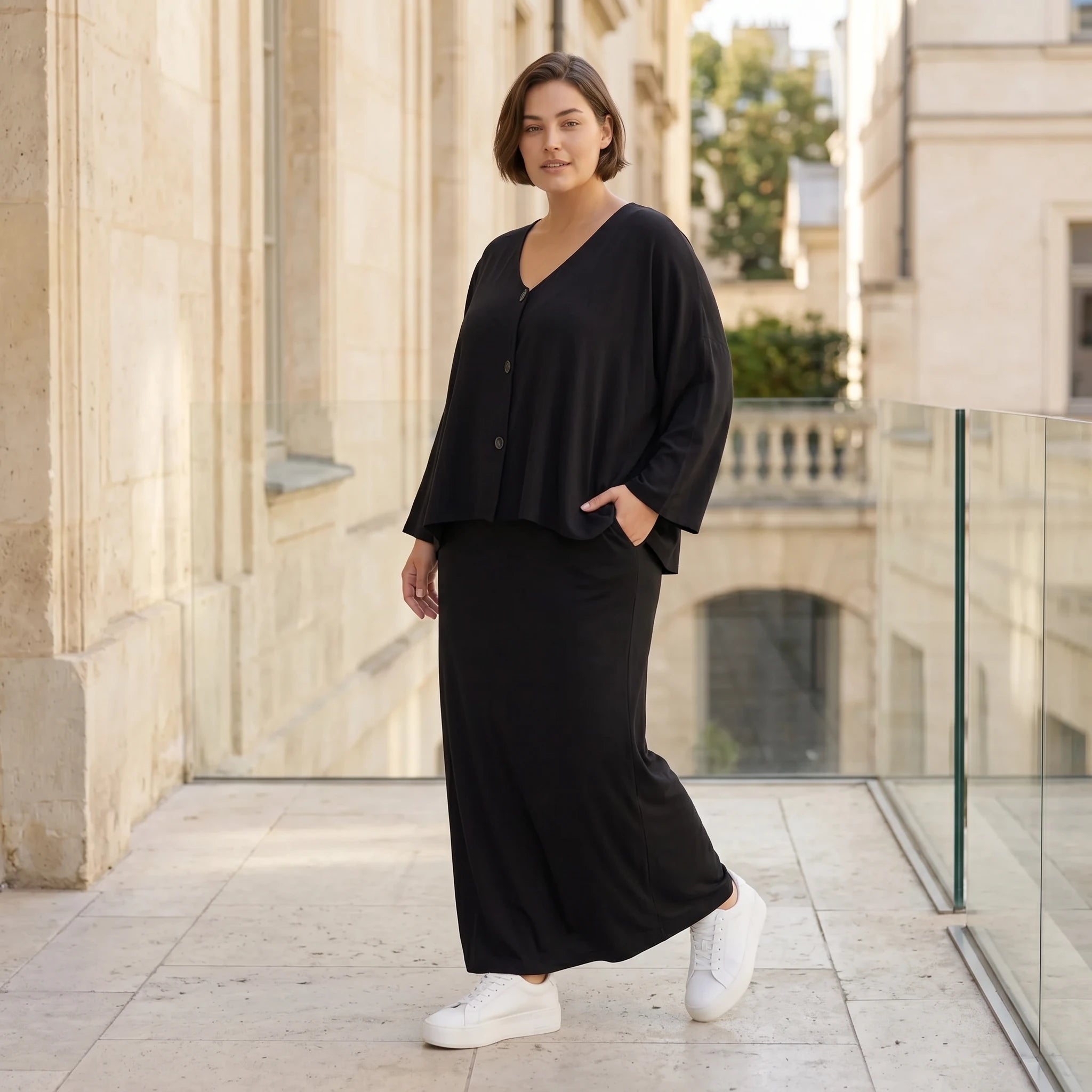 Eleganter Maxirock aus Jersey in klassischem Schwarz mit Saumschlitz und elastischem Bund