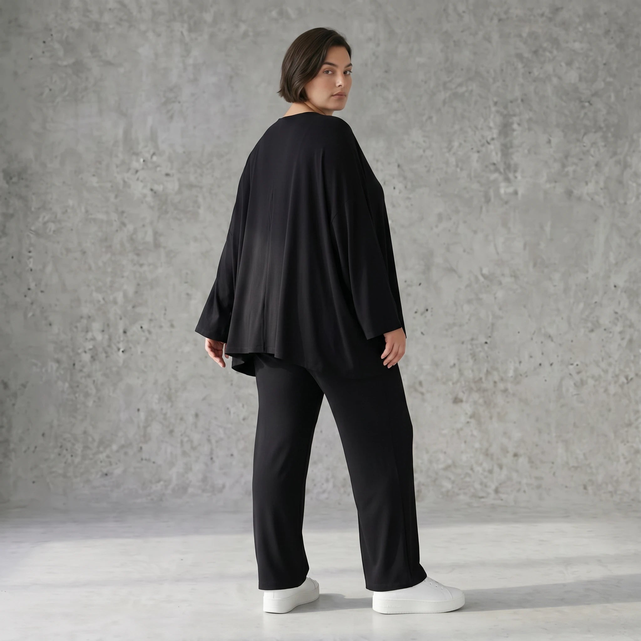 Weiche Jerseyhose in zeitlosem Schwarz aus fließendem Viskose Stretch mit elastischem Bund