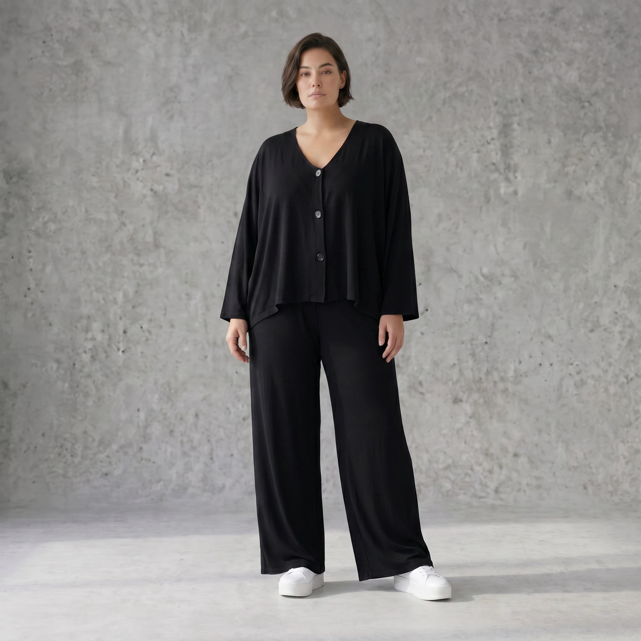 Gerade geschnittene Jerseyhose aus Viskosejersey in tiefem Schwarz mit elastischem Bund