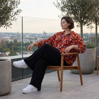 Sommerliche Popelinebluse mit Hemdkragen in Rot und Schwarz für einen eleganten Auftritt