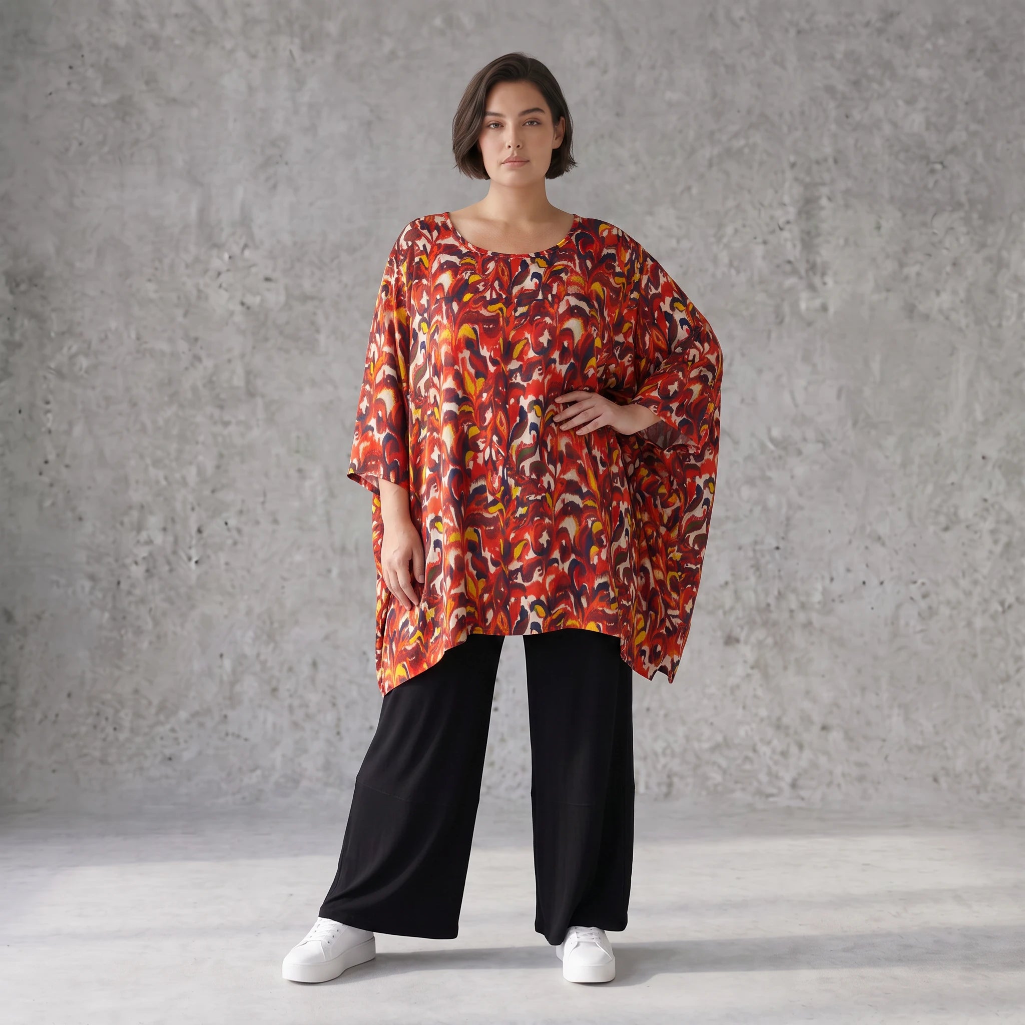 Leichtes weiches Viskoseshirt in Rot und Schwarz mit A-Linie 3/4-Arm und rundem Ausschnitt