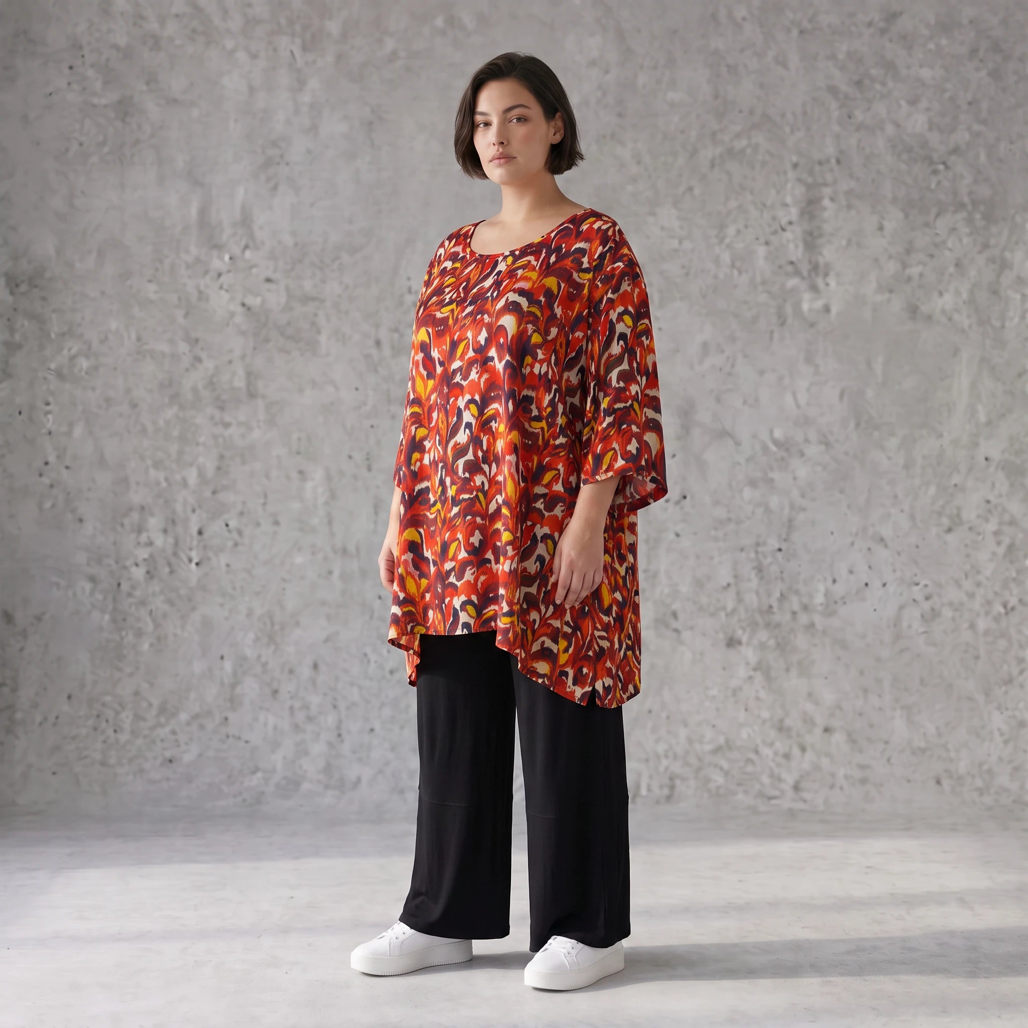 Leichtes weiches Viskoseshirt in Rot und Schwarz mit A-Linie 3/4-Arm und rundem Ausschnitt