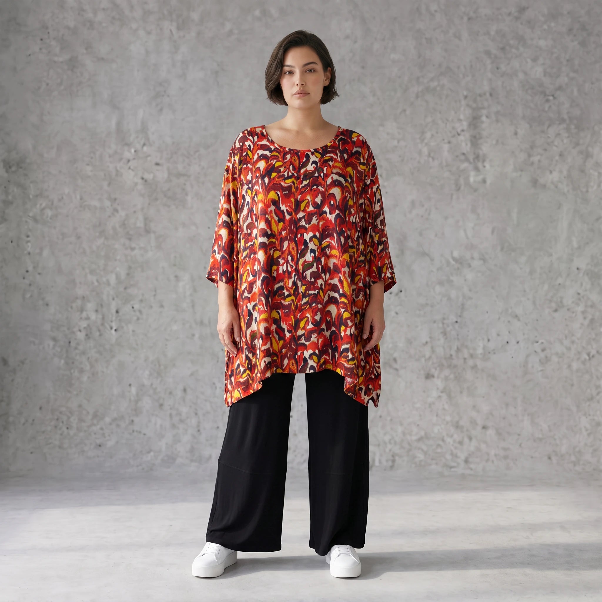 Leichtes weiches Viskoseshirt in Rot und Schwarz mit A-Linie 3/4-Arm und rundem Ausschnitt