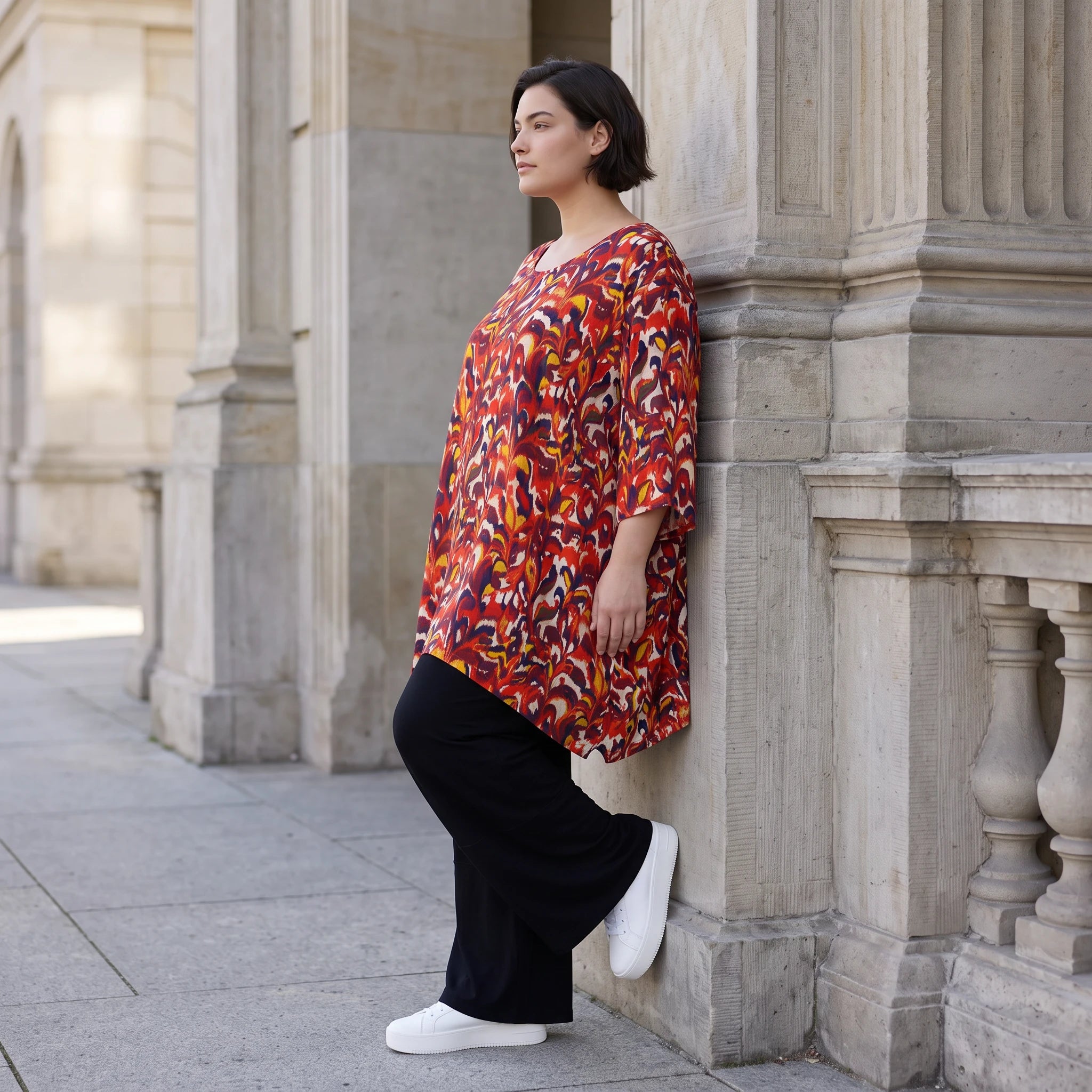 Leichtes weiches Viskoseshirt in Rot und Schwarz mit A-Linie 3/4-Arm und rundem Ausschnitt