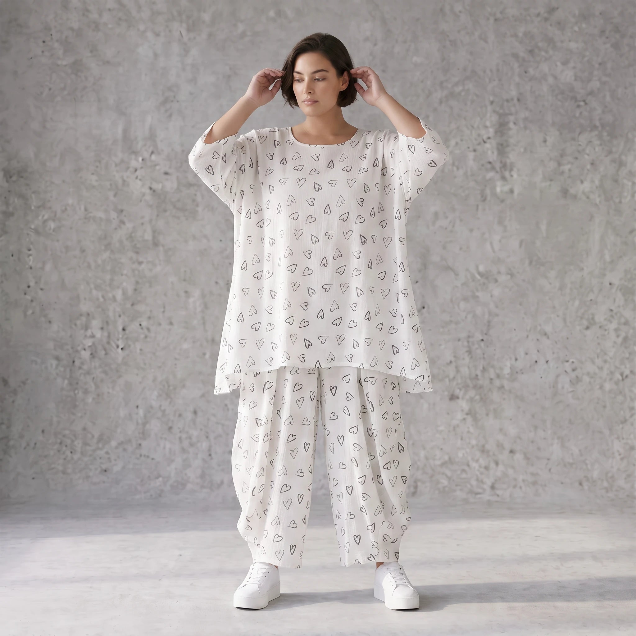 Mousseline Shirt in Weiß und Schwarz mit femininer A-Linie 3/4-Arm und Rundhalsausschnitt