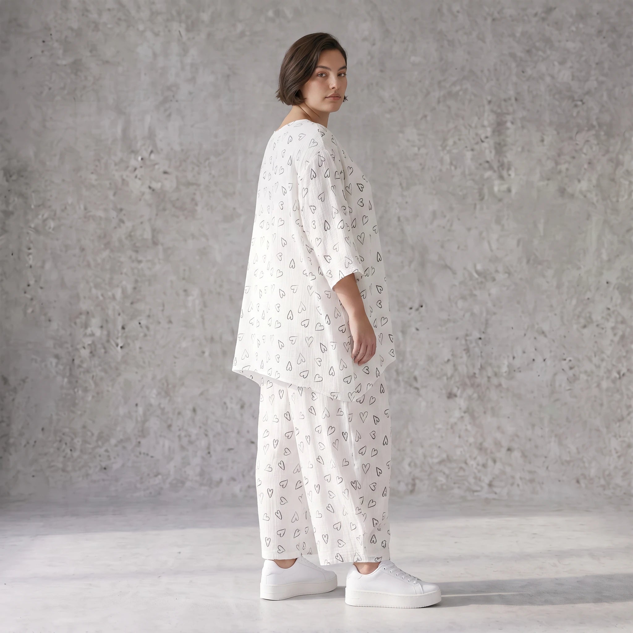 Mousseline Shirt in Weiß und Schwarz mit femininer A-Linie 3/4-Arm und Rundhalsausschnitt