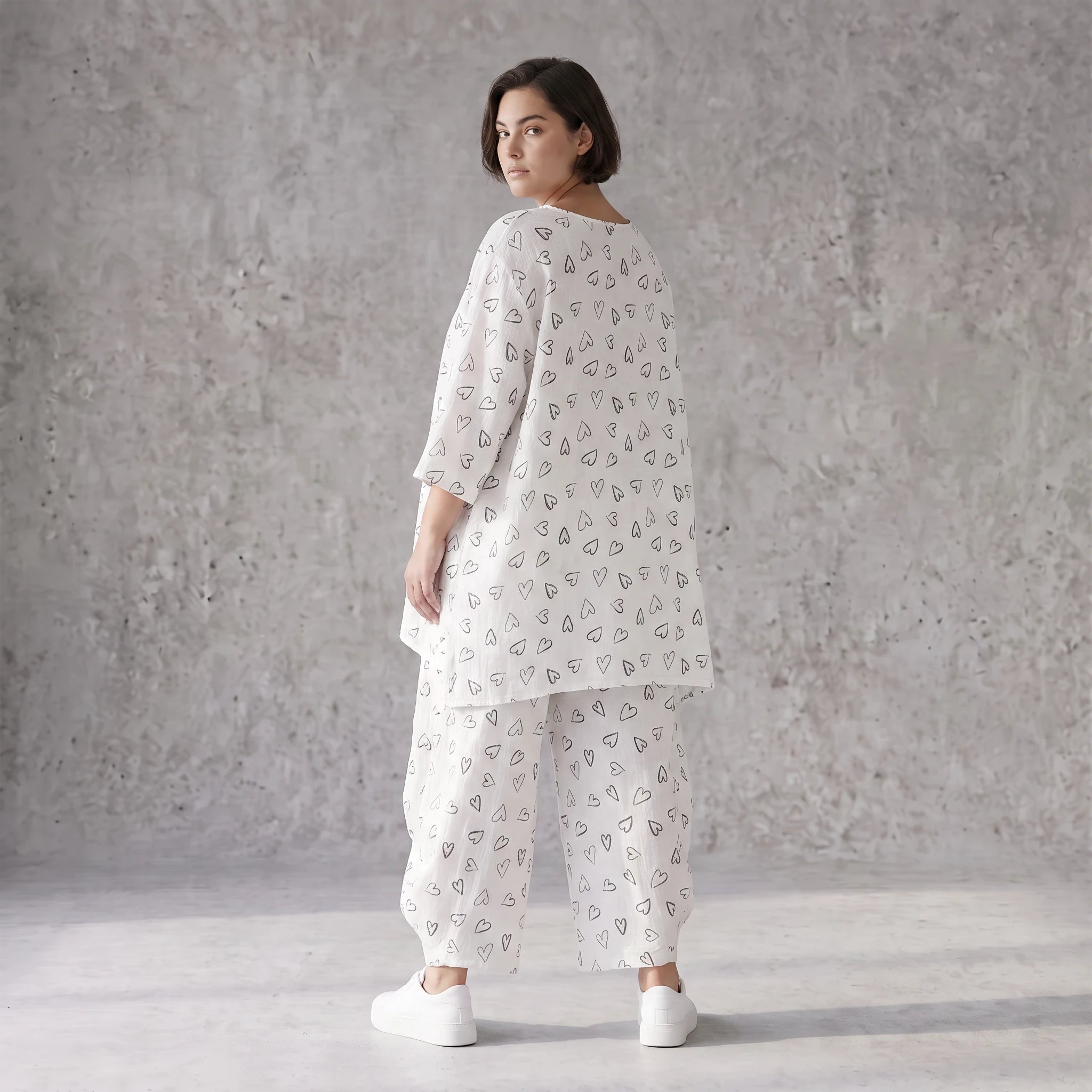 Mousseline Shirt in Weiß und Schwarz mit femininer A-Linie 3/4-Arm und Rundhalsausschnitt