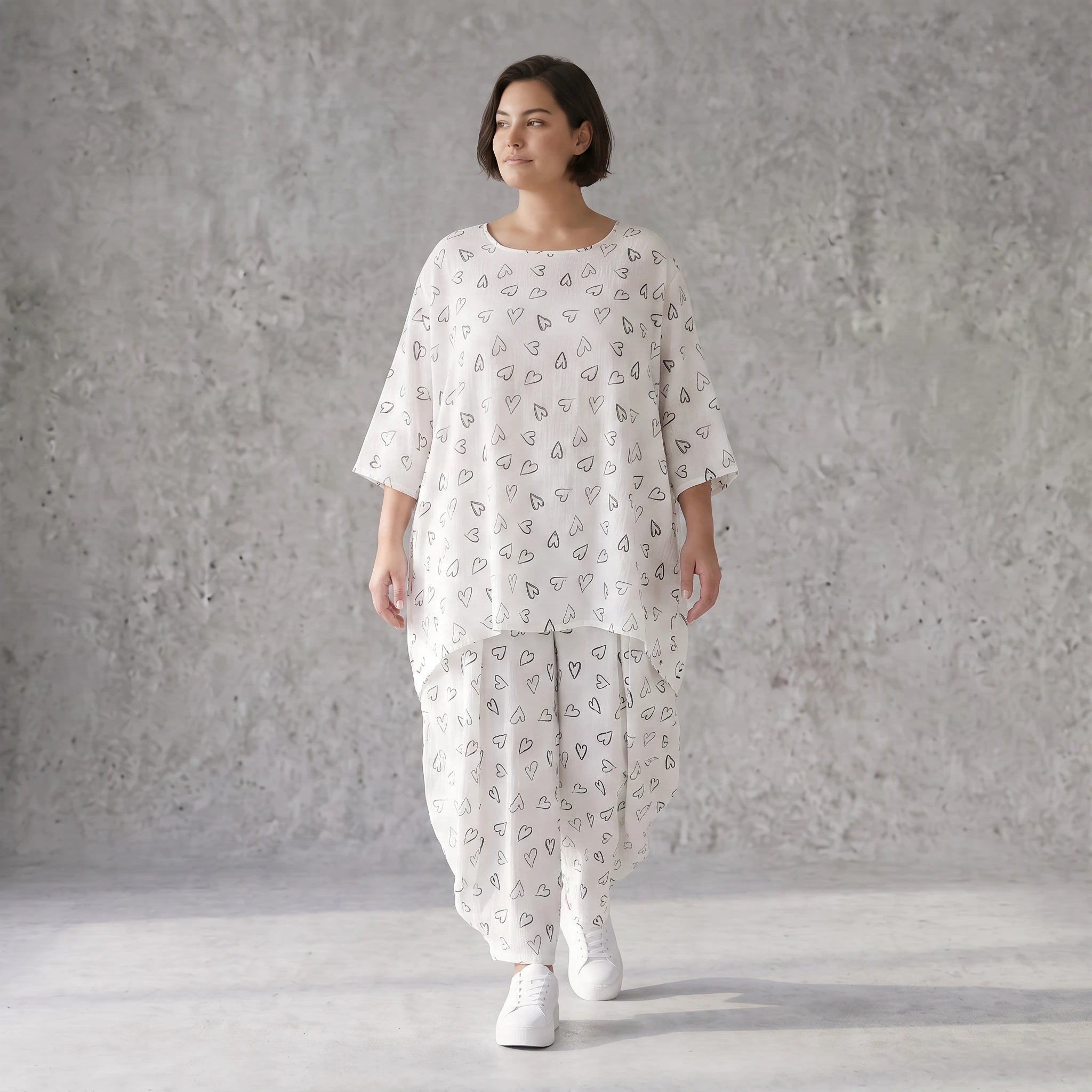 Mousseline Shirt in Weiß und Schwarz mit femininer A-Linie 3/4-Arm und Rundhalsausschnitt
