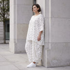 Mousseline Shirt in Weiß und Schwarz mit femininer A-Linie 3/4-Arm und Rundhalsausschnitt