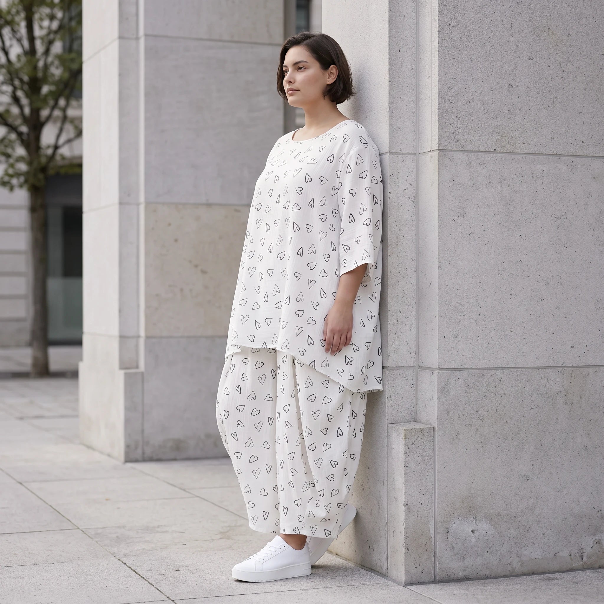 Mousseline Shirt in Weiß und Schwarz mit femininer A-Linie 3/4-Arm und Rundhalsausschnitt
