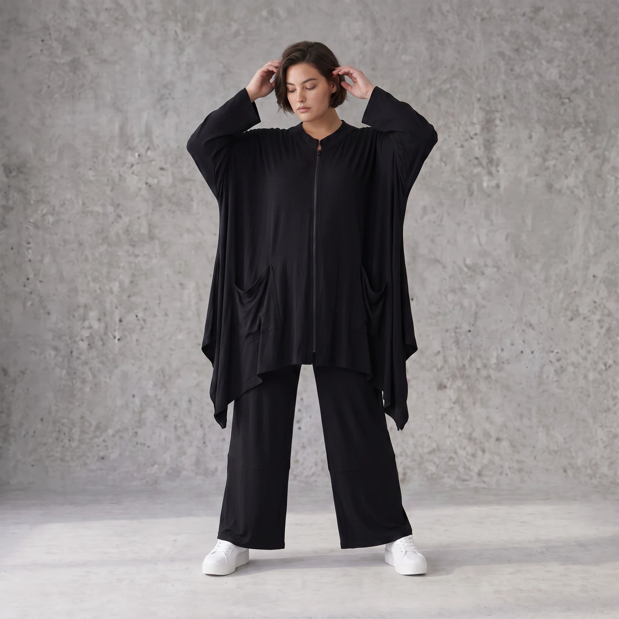 Elegante Jerseyjacke in Schwarz mit Stehkragen sowie Reißverschluss für alle Jahreszeiten