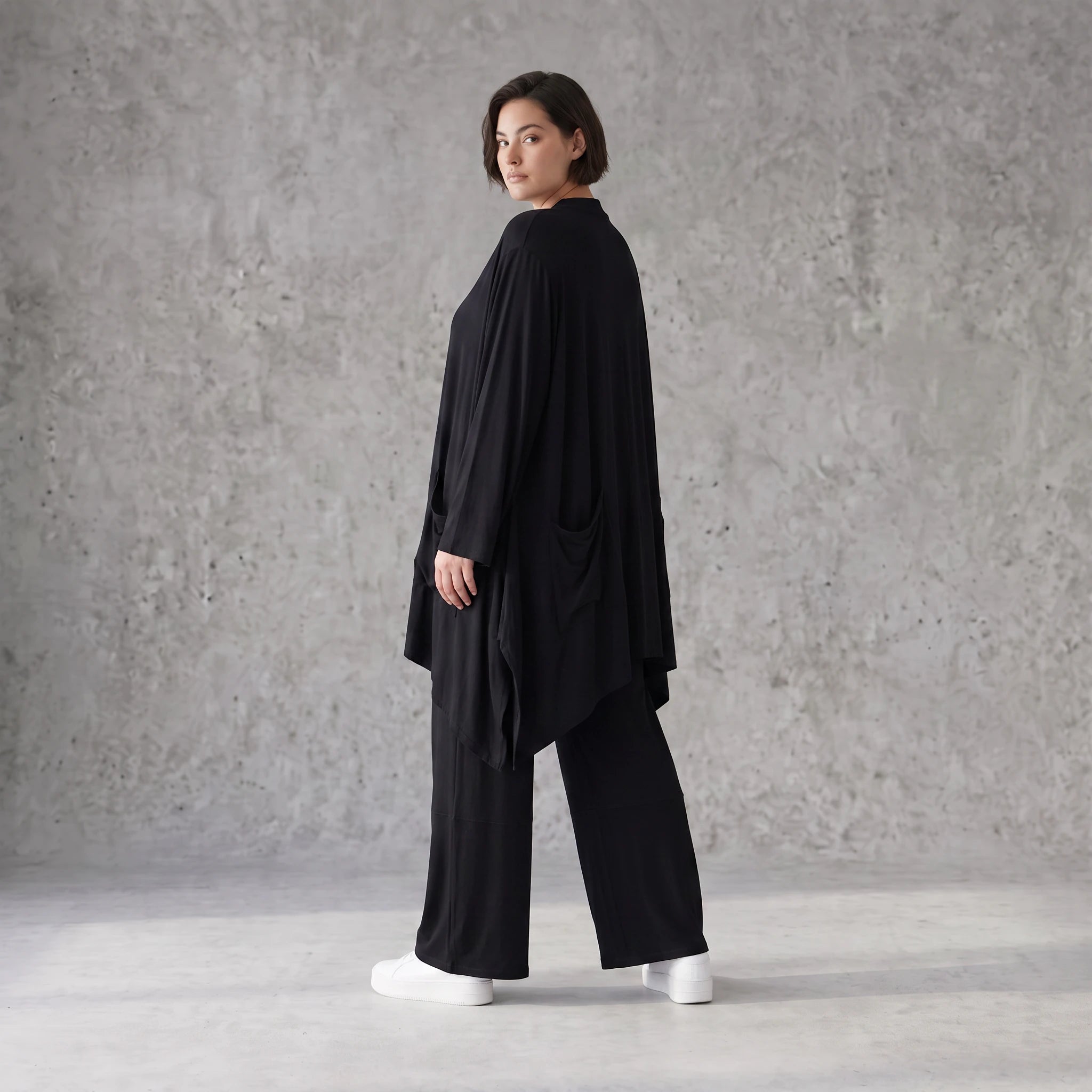 Elegante Jerseyjacke in Schwarz mit Stehkragen sowie Reißverschluss für alle Jahreszeiten