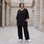 Fließendes Shirt in Schwarz mit Zipfelkapuze und Dreiviertelarm aus weichem Viskosejersey