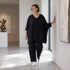 Fließendes Shirt in Schwarz mit Zipfelkapuze und Dreiviertelarm aus weichem Viskosejersey