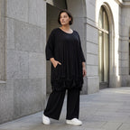 Elastisches Jersey Shirt in Schwarz mit 3/4-Arm Rundhalsausschnitt und weicher Saumraffung