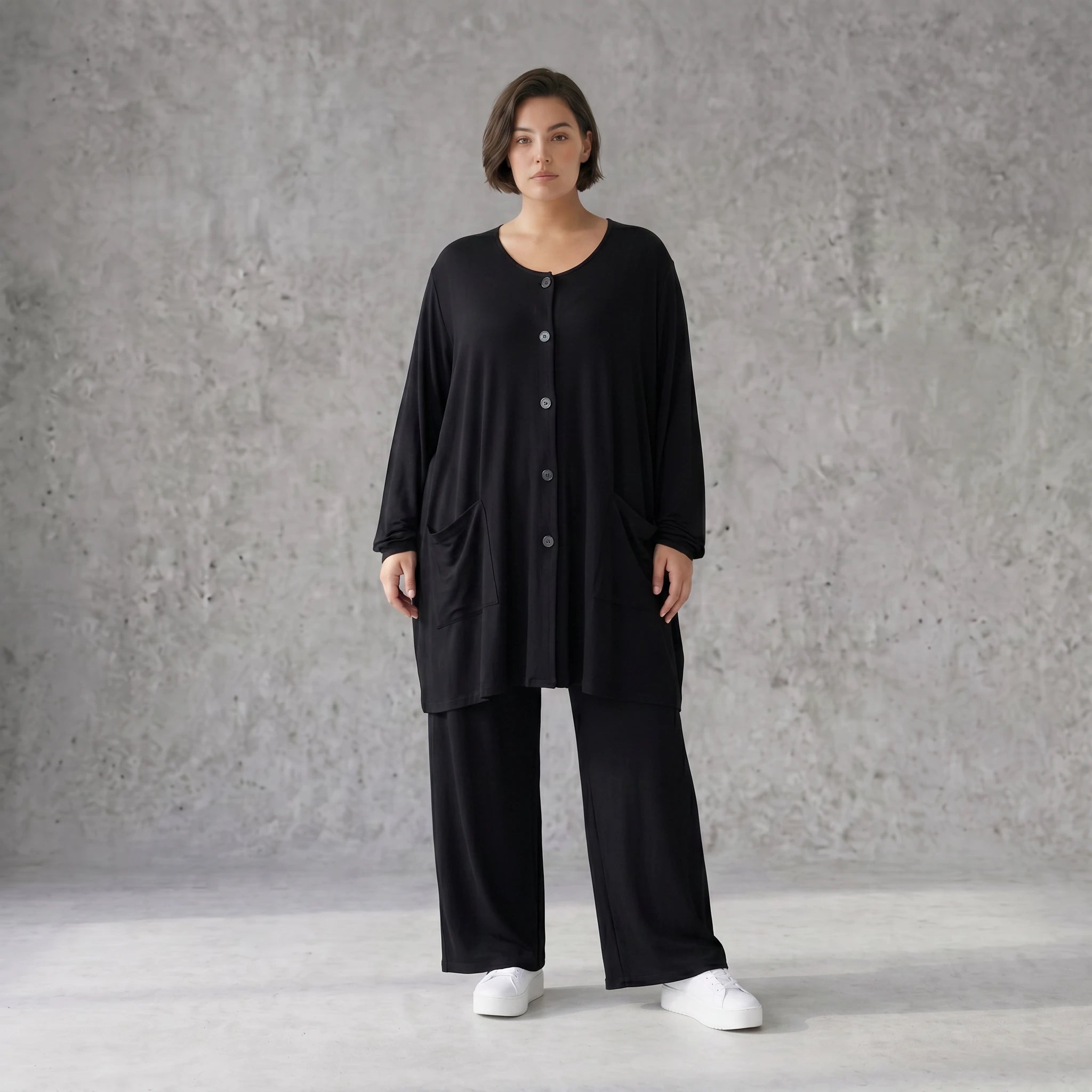 Elegante schwarze Jacke aus weichem Viskosejersey mit schmeichelndem Schnitt Knopfleiste