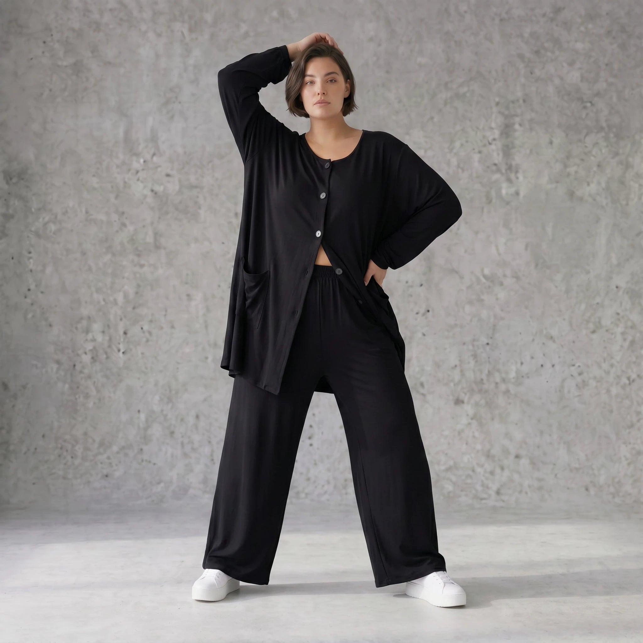 Elegante schwarze Jacke aus weichem Viskosejersey mit schmeichelndem Schnitt Knopfleiste