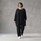 Langarmshirt in Schwarz mit fließender Silhouette aus weichem Viskose Jersey und Rundhals