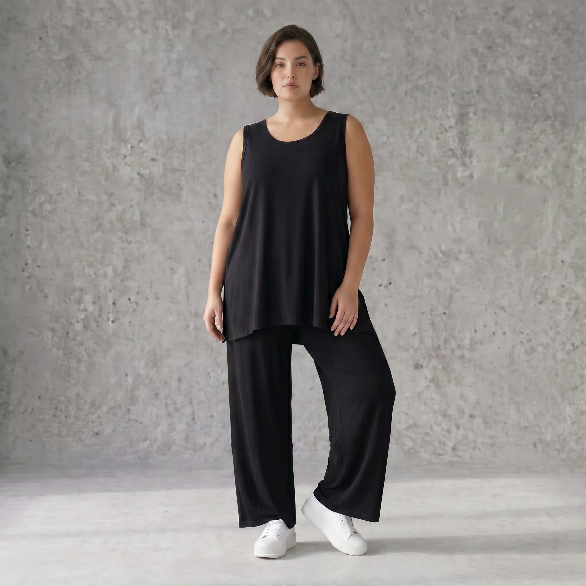Ärmelloses Top mit Rundhalsausschnitt aus weichem Stretchjersey in klassischem Schwarzton