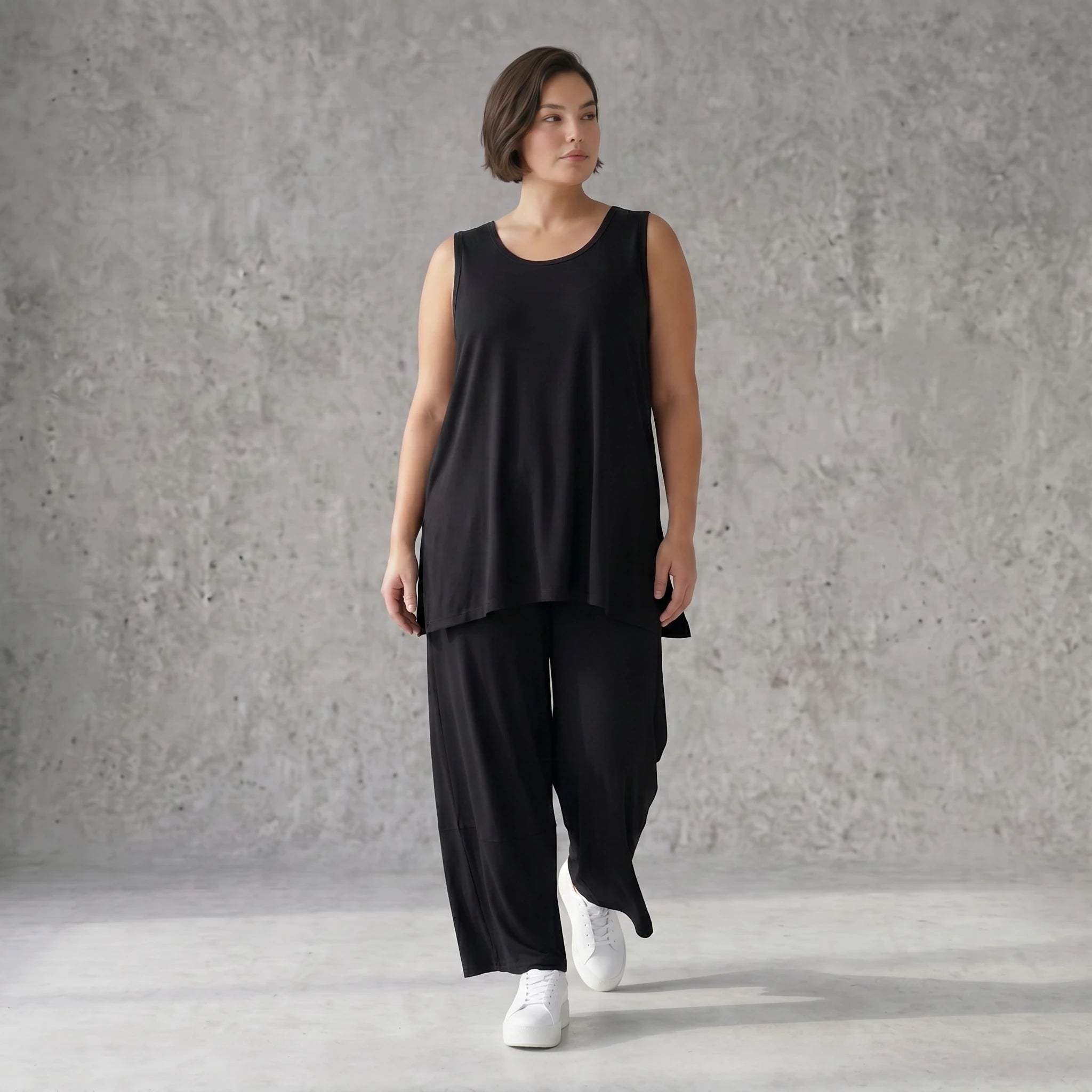 Ärmelloses Top mit Rundhalsausschnitt aus weichem Stretchjersey in klassischem Schwarzton