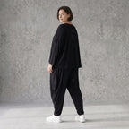 Leichte Jersey Jacke in tiefem Schwarz mit asymmetrischem Schnitt und weichem Tragekomfort