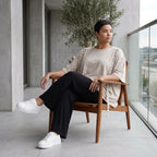 Kastiges Kurzarmshirt aus weichem Stretch Jersey in Beige mit dekorativem Ösenband Akzent