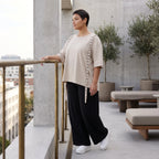 Kastiges Kurzarmshirt aus weichem Stretch Jersey in Beige mit dekorativem Ösenband Akzent