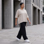 Kastiges Kurzarmshirt aus weichem Stretch Jersey in Beige mit dekorativem Ösenband Akzent