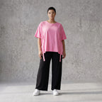 Kastiges Kurzarmshirt in strahlendem Neonpink aus weichem Stretchjersey mit Ösenbanddetail