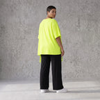 Kastig geschnittenes Kurzarmshirt in einem leuchtenden Neongelb aus weichem Stretchjersey
