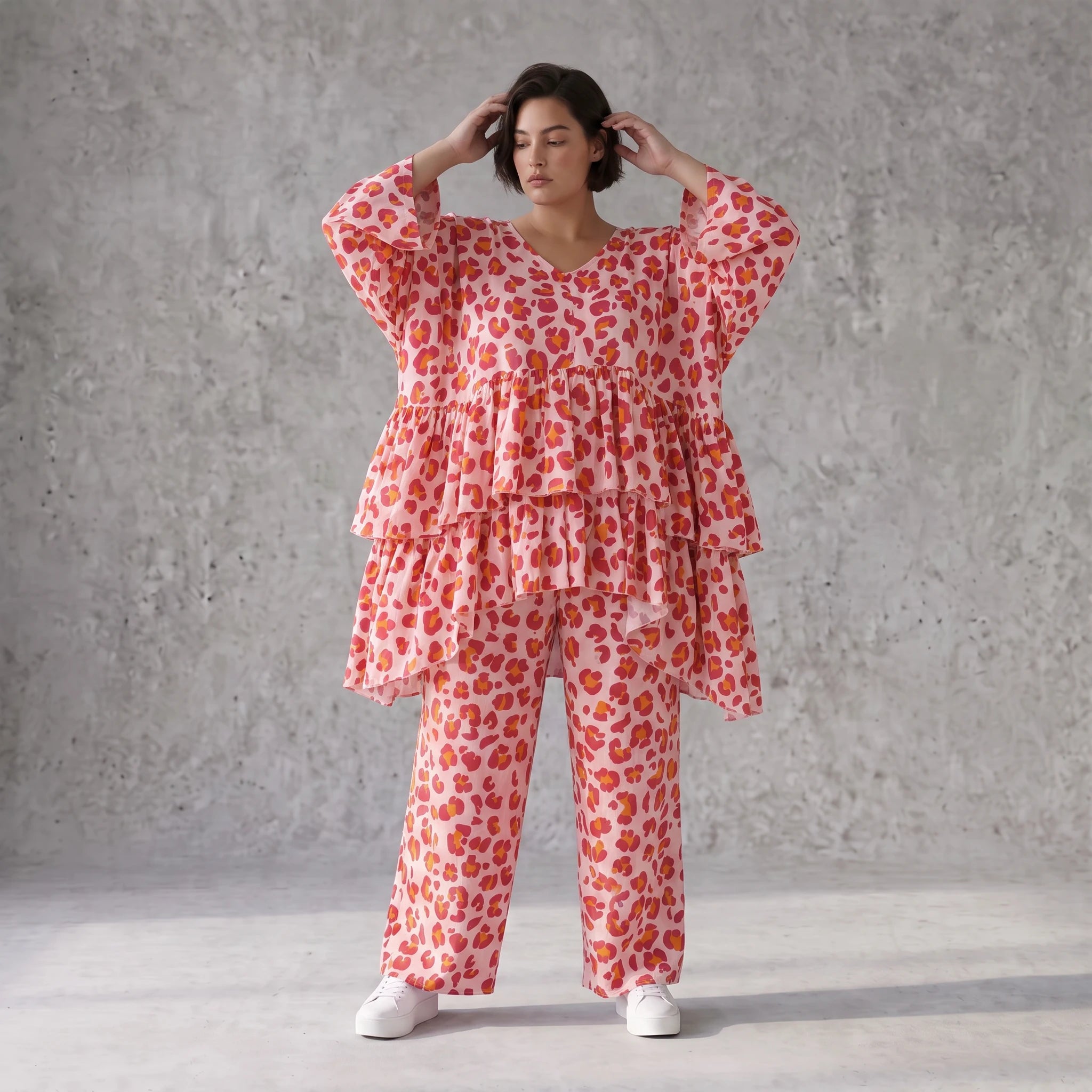 Damen Shirt Avantgarde Baumwolle Rose/Rot, kastiger Schnitt, Kurzarm, V-Ausschnitt, Oversize große Größen – AKH Fashion